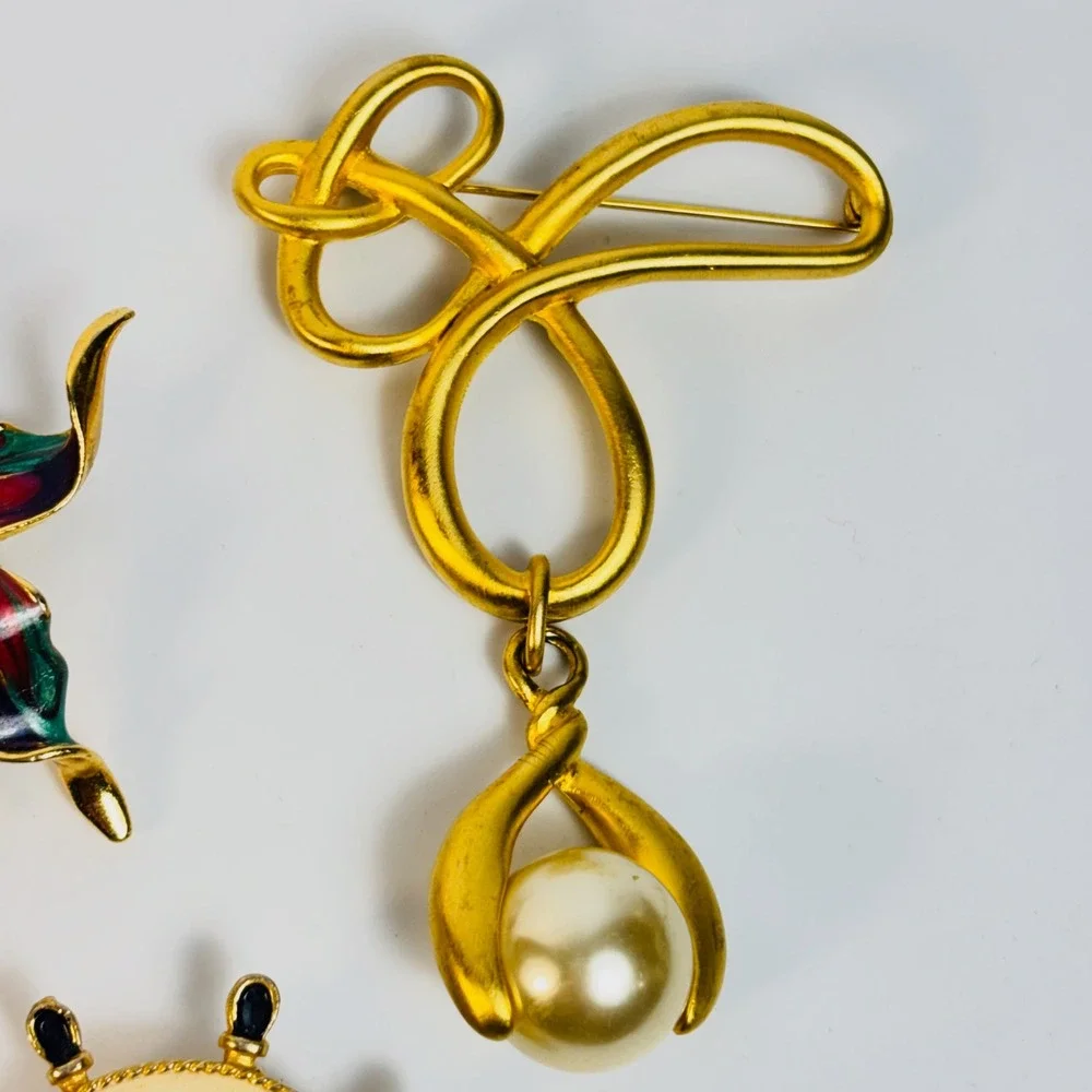 Vintage Brooch Pin Lot Multicolor Huge Gold Nautical Flower Statement